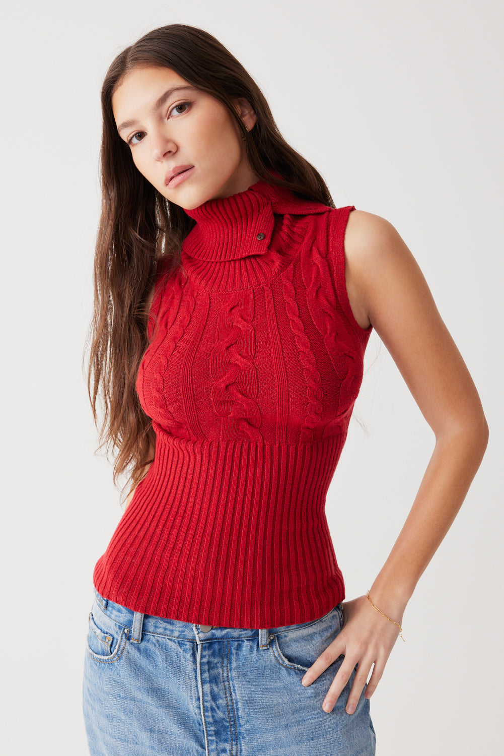 Axel Cable Cloud Knit Sleeveless Sweater Red Velvet