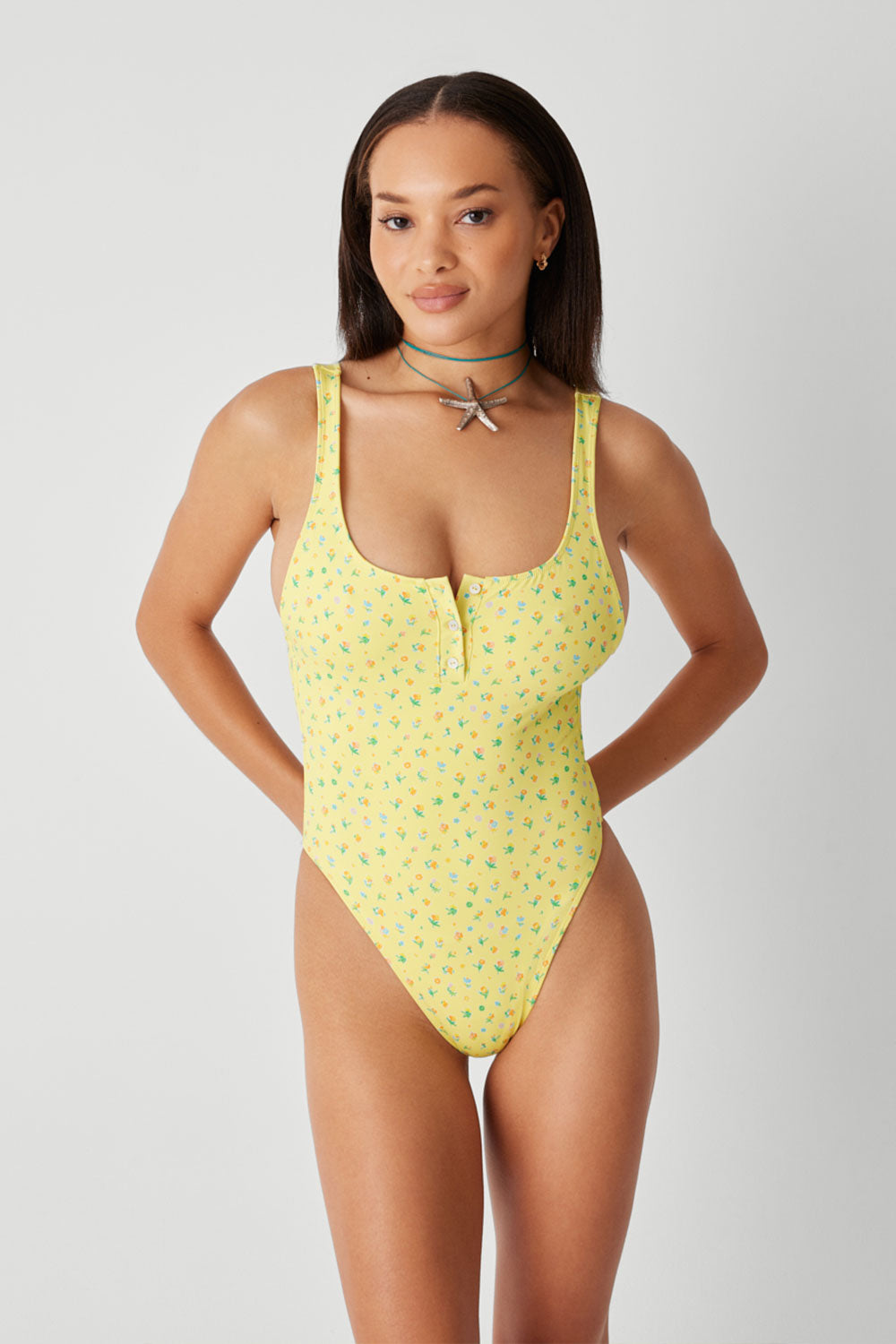 GABRIELLE, Sporty bikini top in tropical print