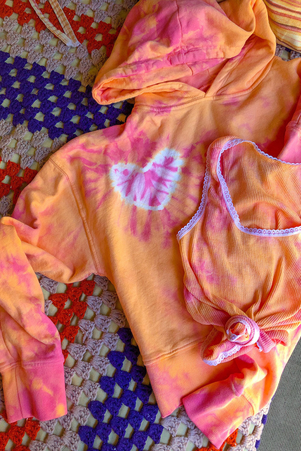 Frankie's Bikinis Sherbert Burl Tie Dye sale Heart Cropped Sweatshirt Size Medium