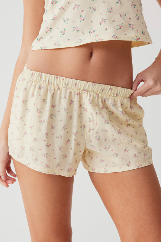 Product--Farmhouse floral mini short buttercup bouquet