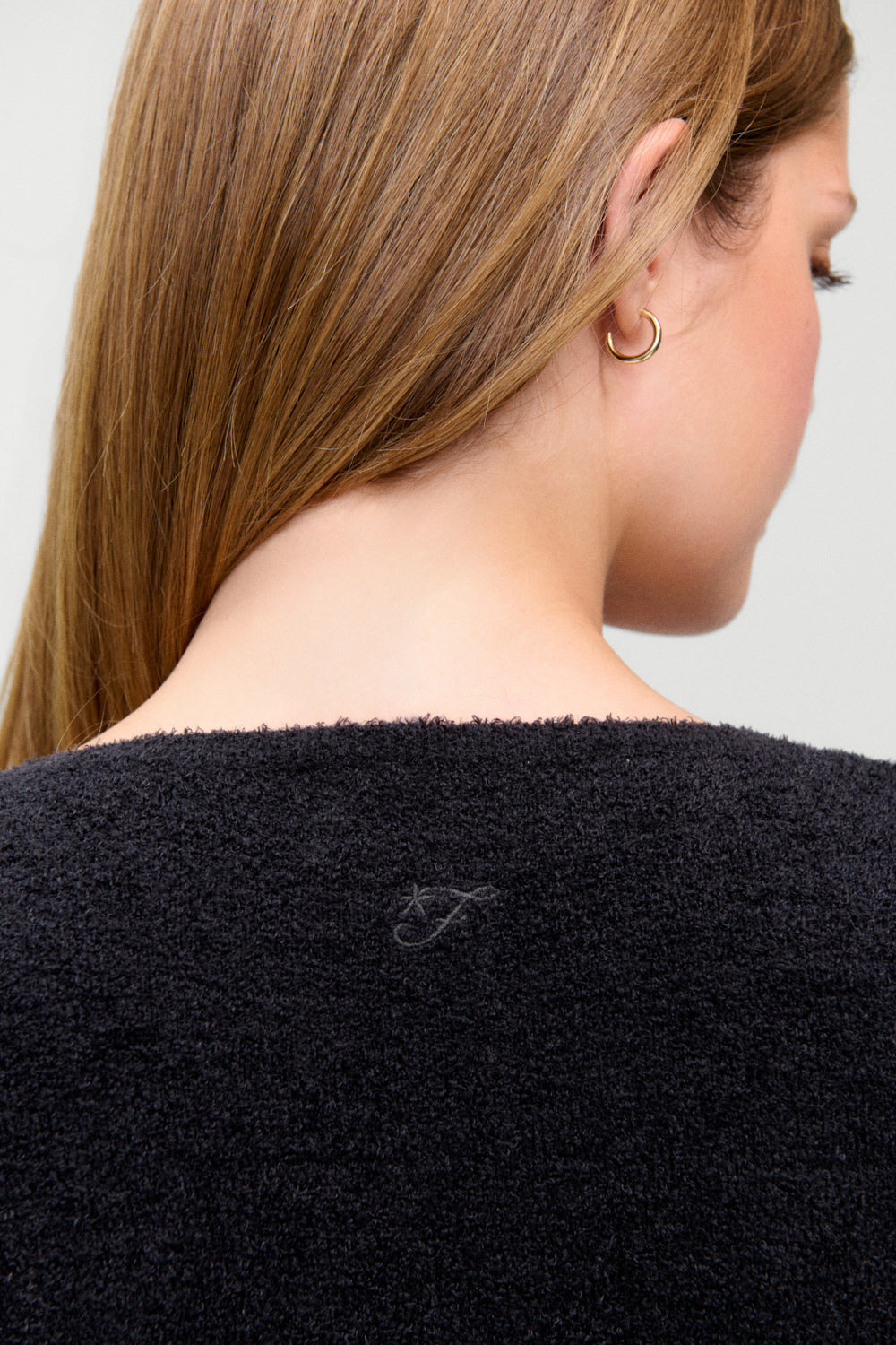 x Barefoot Dreams Kit V Neck Sweater  Black